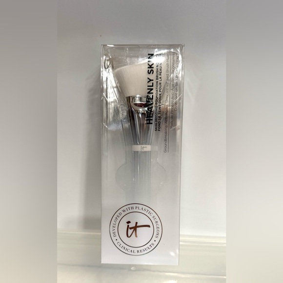 IT COSMETICS Heavenly Skin Skin-Hugging Foundation Brush #707 - Picture 1 of 7
